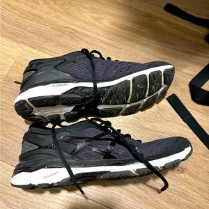 Asics Kayano 24- black- size W9